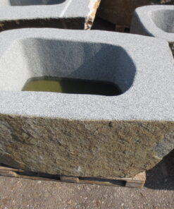 Brunnen-aus-Granitfindling-162x102h66-BWk0091.jpg